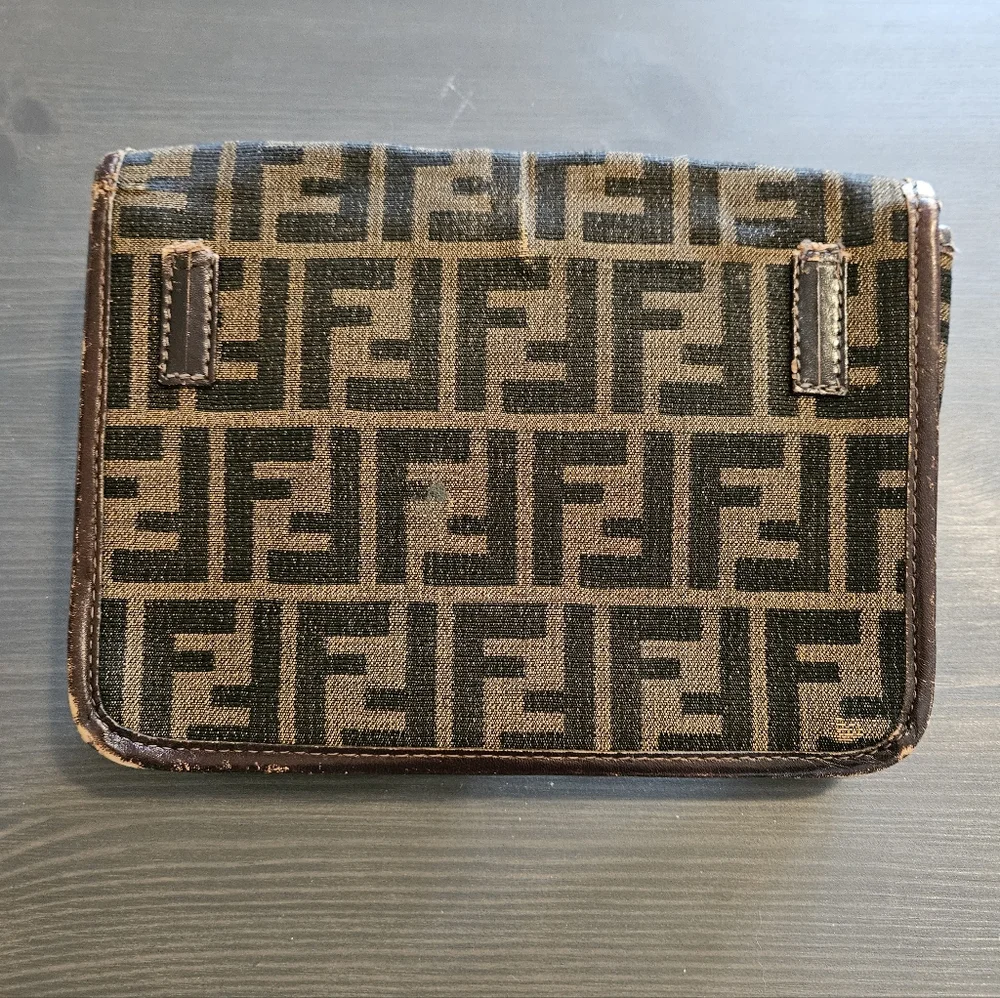 🫟 FENDI - Black/Tan Canvas Clutch with Iconic 'FF' Pattern - Picture 2 of 10